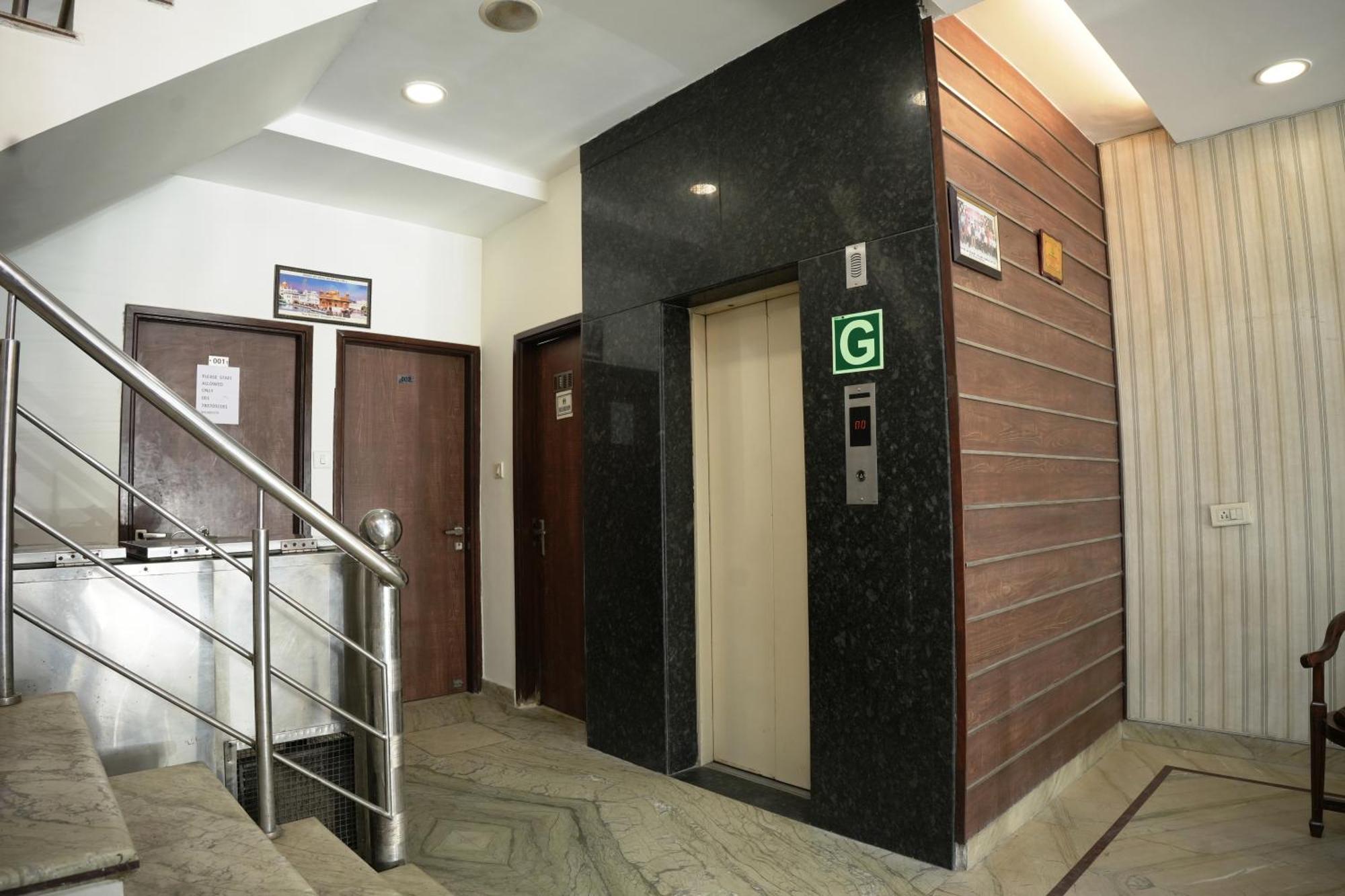 Hotel Holiday Comfort Amritsar Exterior photo