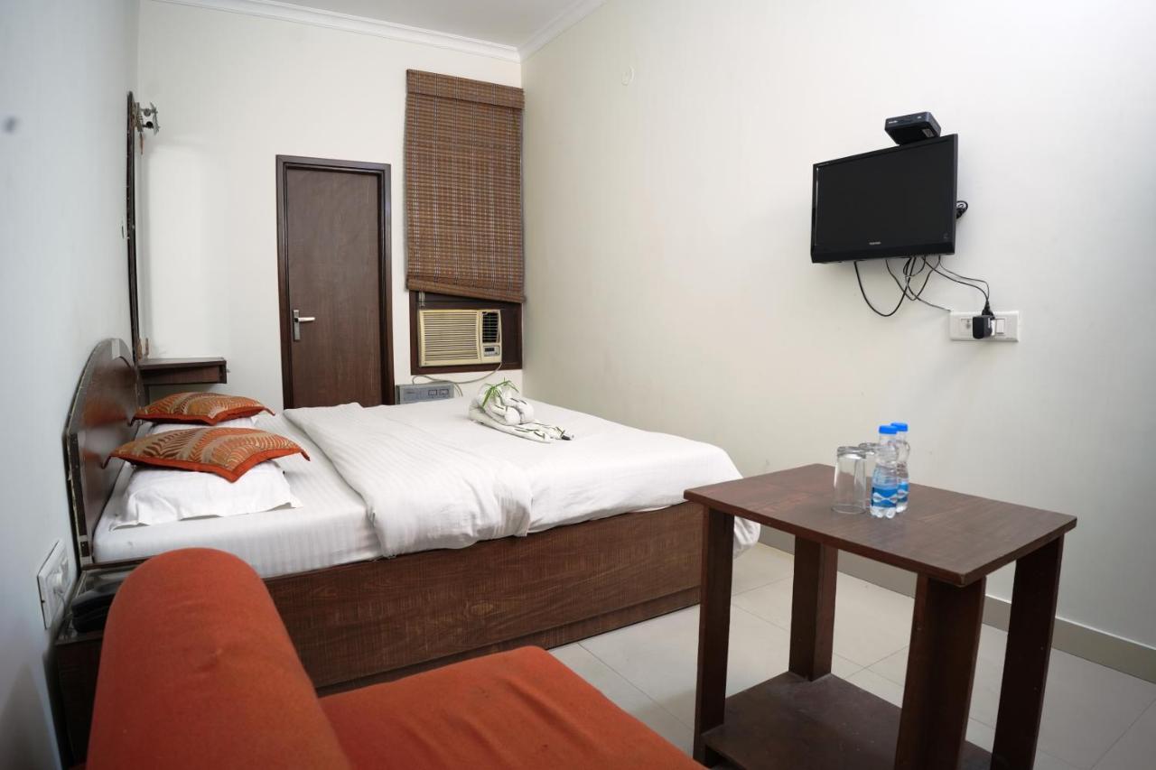 Hotel Holiday Comfort Amritsar Exterior photo