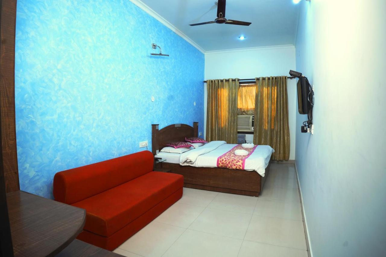 Hotel Holiday Comfort Amritsar Exterior photo