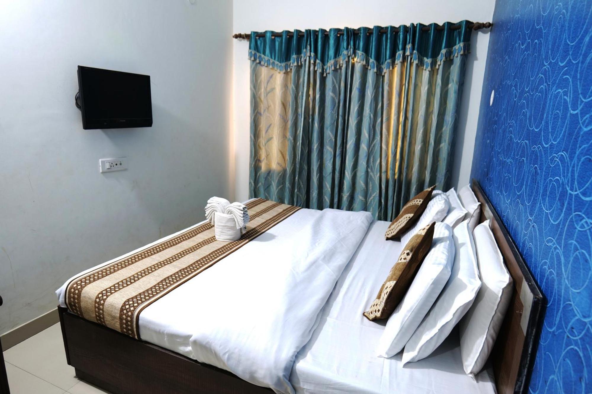 Hotel Holiday Comfort Amritsar Exterior photo