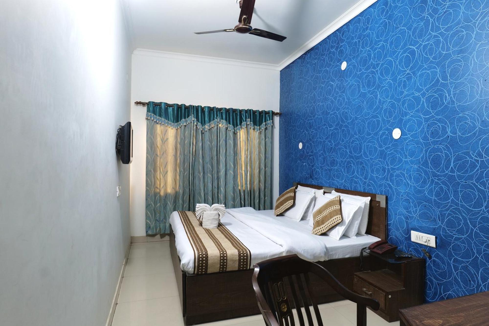 Hotel Holiday Comfort Amritsar Exterior photo