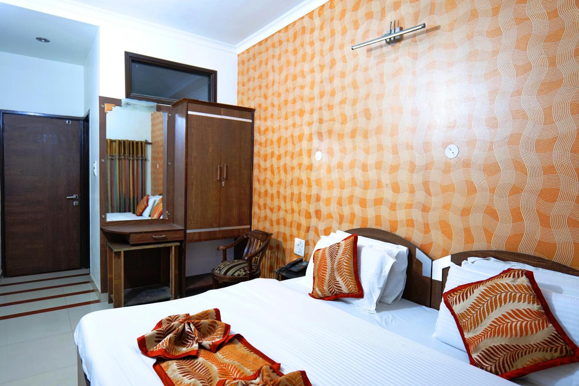 Hotel Holiday Comfort Amritsar Exterior photo
