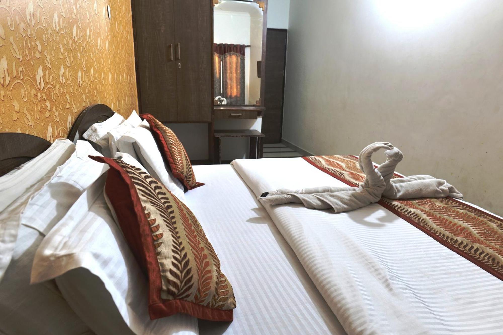 Hotel Holiday Comfort Amritsar Exterior photo