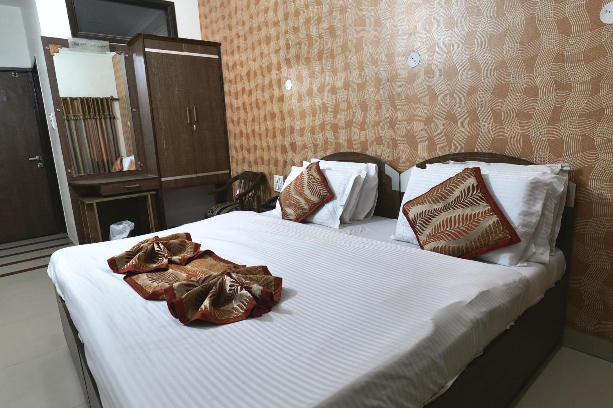 Hotel Holiday Comfort Amritsar Exterior photo