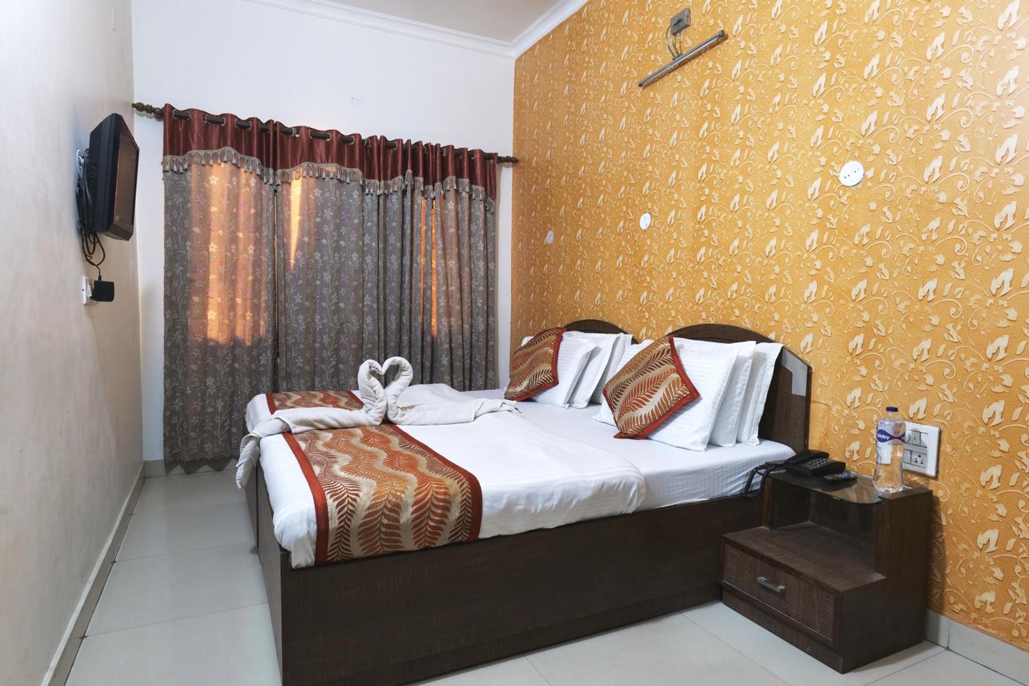 Hotel Holiday Comfort Amritsar Exterior photo