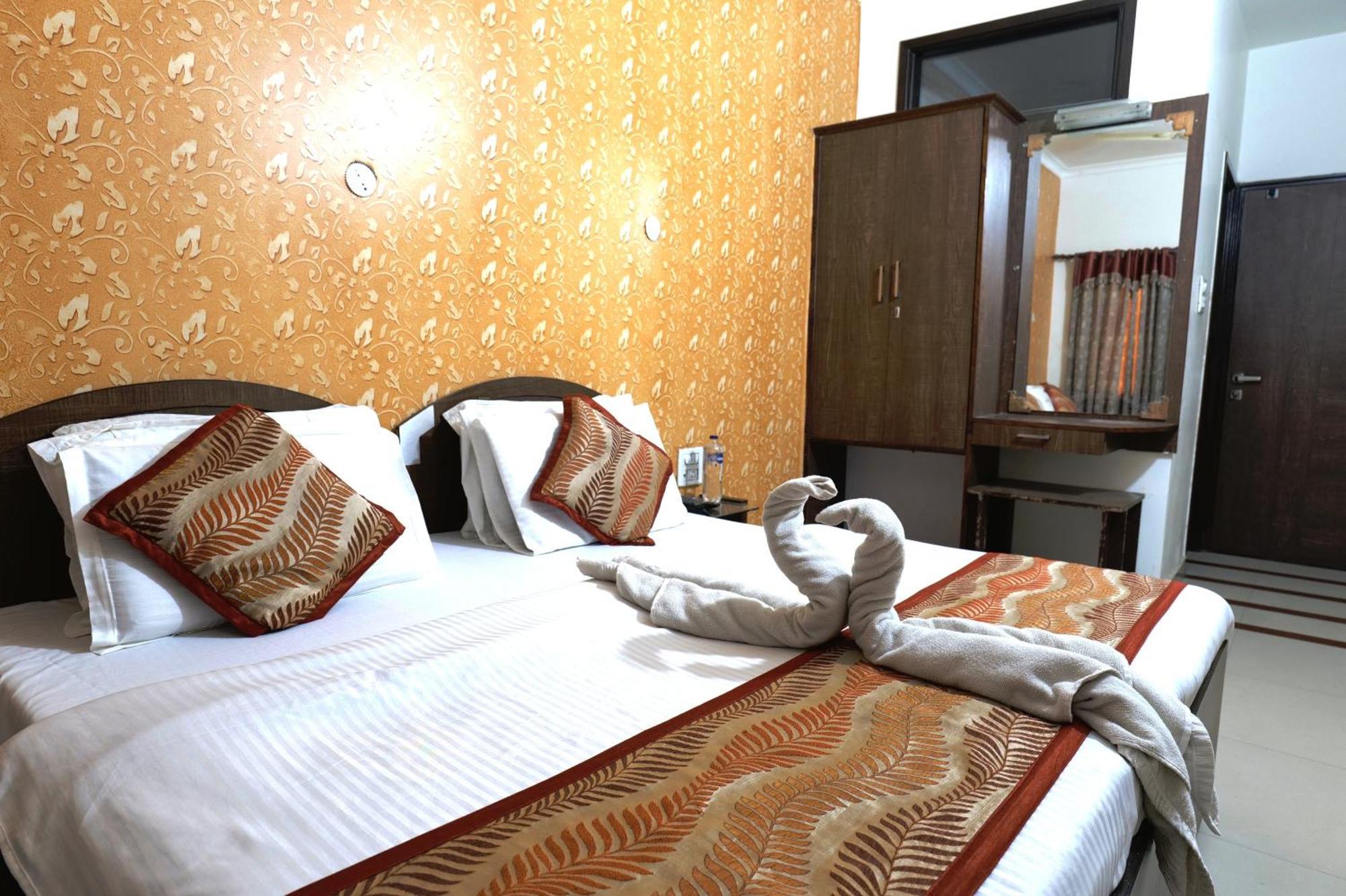Hotel Holiday Comfort Amritsar Exterior photo