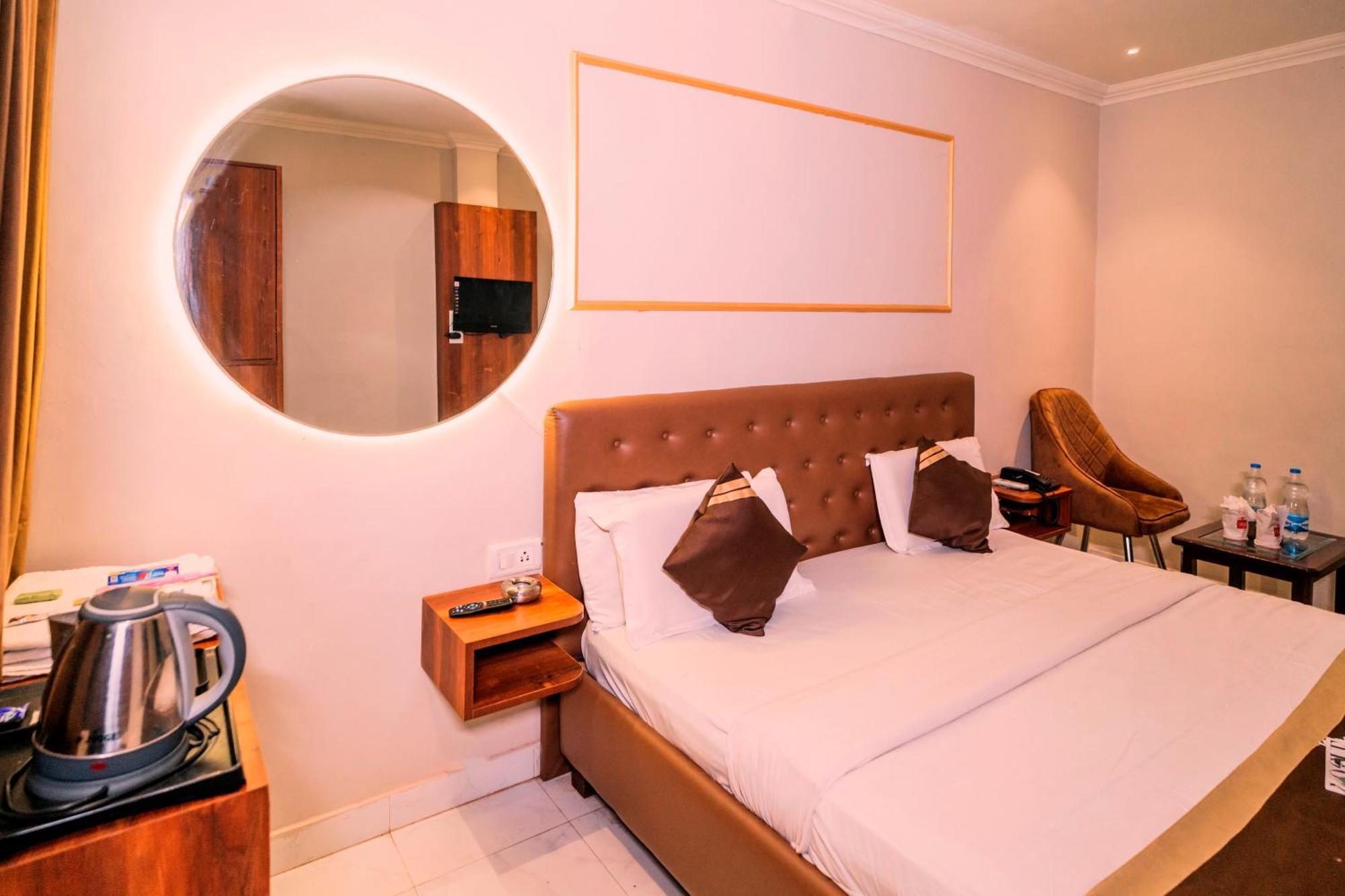 Hotel Holiday Comfort Amritsar Exterior photo