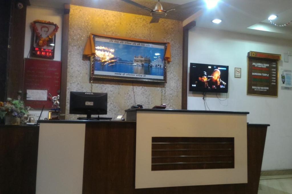 Hotel Holiday Comfort Amritsar Exterior photo