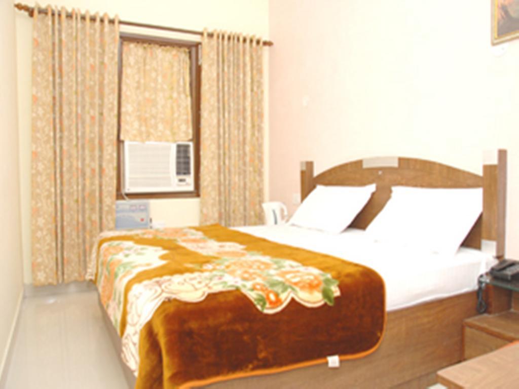 Hotel Holiday Comfort Amritsar Exterior photo